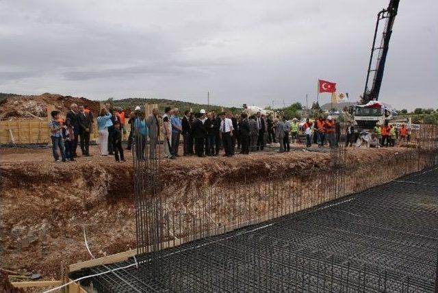 San-iş İnşaat tan Organik Zeytinyağı Tesisi Temel Atma Töreni 1