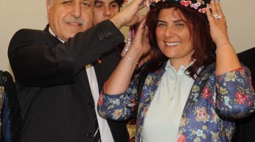 Başkan &Ccedil;er&ccedil;ioğlu&rsquo;na Efe Fesi