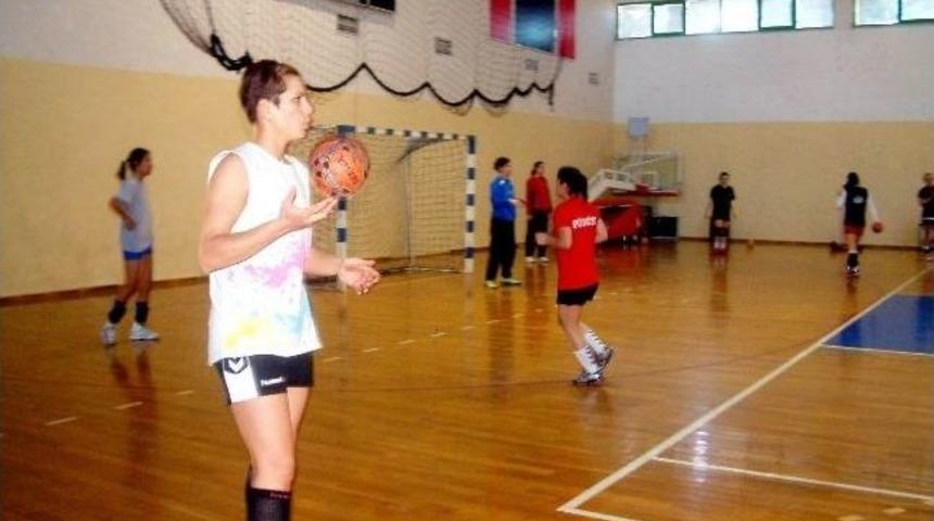 Burhaniye&rsquo;de Hentbol Coşkusu