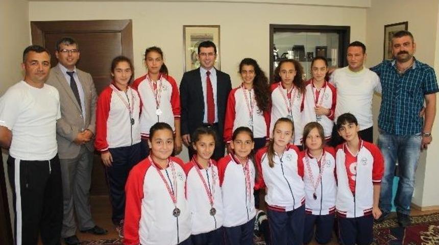 &Ouml;ğrenci Ve Stk&rsquo;lardan Başkan G&ouml;nen&ccedil;&rsquo;e Ziyaret