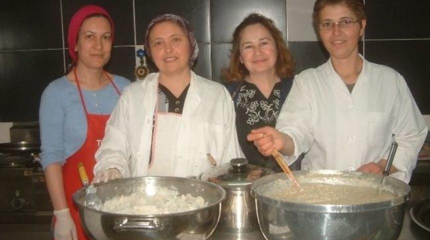 Okul Kantininde Nohutlu Keşkek Pilav Servisi