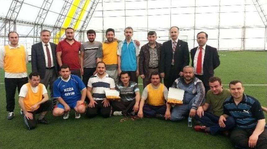 &Ccedil;aycuma Diyanet-sen &Uuml;yeleri Halı Sahada Buluştu