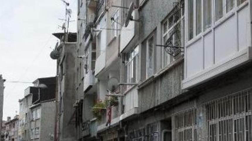 &Ccedil;ocuklarının G&ouml;z&uuml; &Ouml;n&uuml;nde Eşini Vurdu, Ardından İntihar Etti