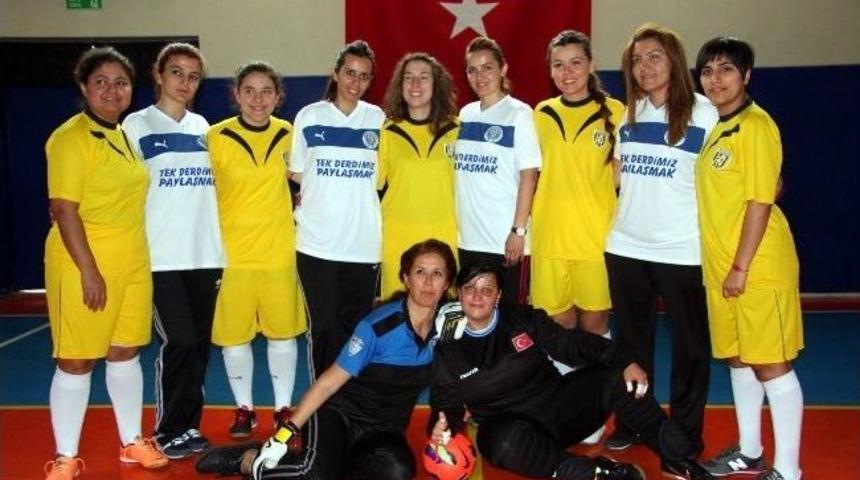 İşitme Engelliler Ve Polislerden Dostluk Ma&ccedil;ı