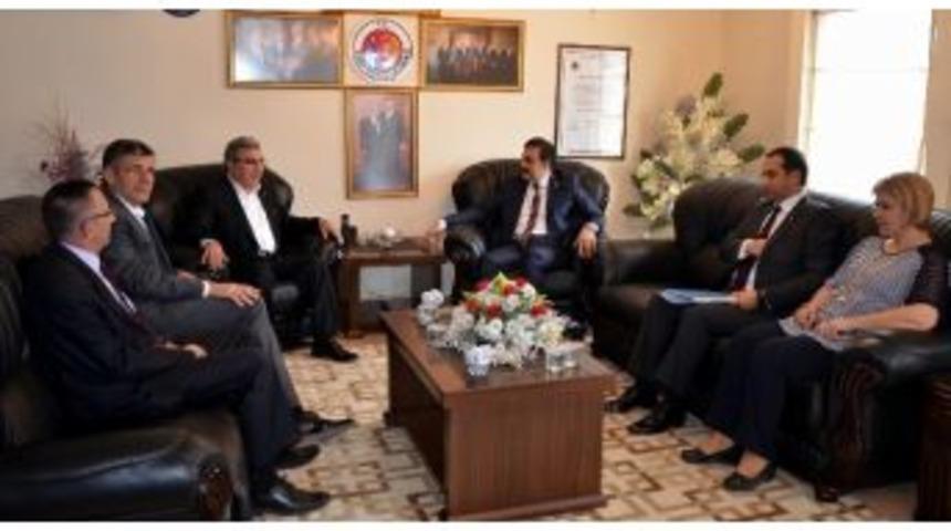 Kto Başkanı &Ouml;zt&uuml;rk Sivas Ticaret Borsasını Ziyaret Etti