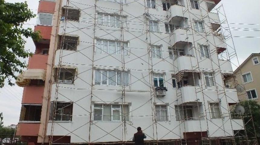 İnşaat İskelesinden D&uuml;şen İş&ccedil;i Yaralandı