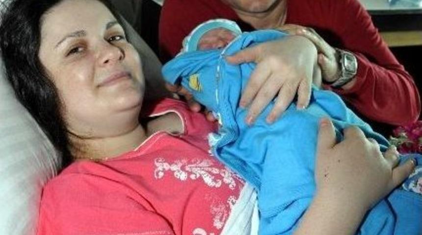 Gazetecinin Bebek Sevinci