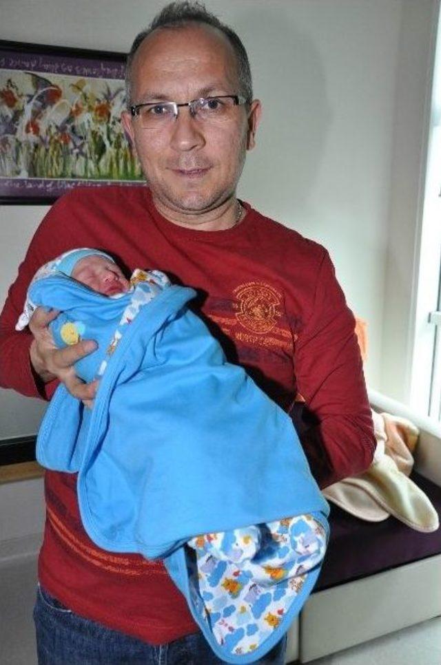 Gazetecinin Bebek Sevinci 1