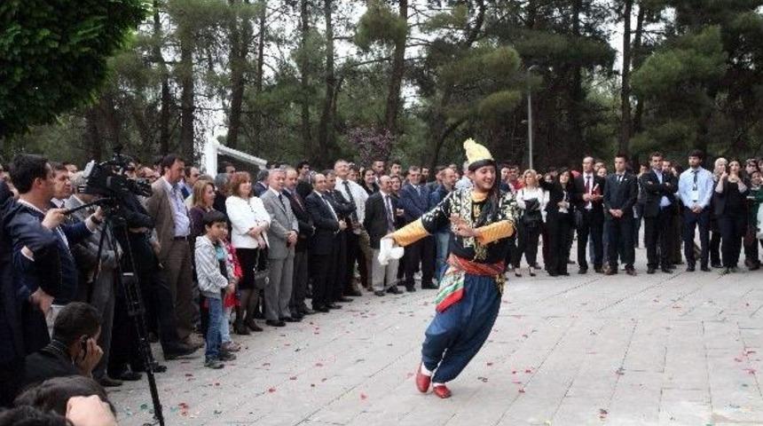 Ga&uuml;n&rsquo;de Muhteşem Şenlik