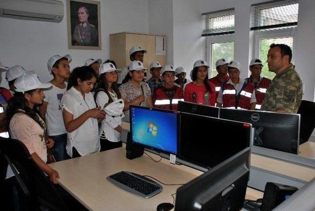 Sınır Hattındaki Öğrenciler Jandarma Komutanlığını Gezdi 1