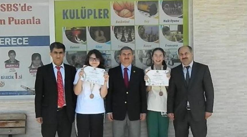 Kenya&rsquo;dan Bilecik Sevgi &Ccedil;i&ccedil;eği&rsquo;ne D&uuml;nya &Uuml;&ccedil;&uuml;nc&uuml;l&uuml;ğ&uuml;