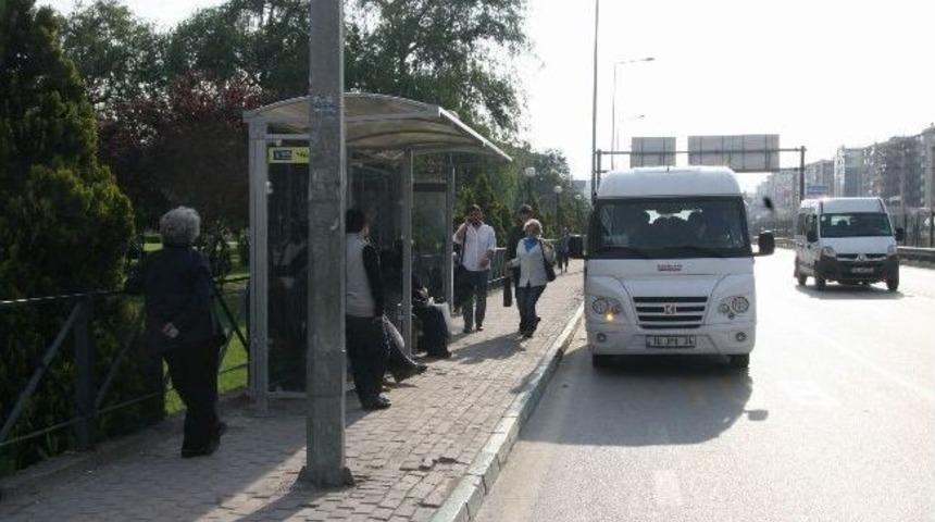 İki Gencin &Ouml;ld&uuml;ğ&uuml; Durak Aynı Yere Konuldu