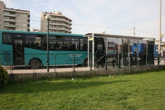 İki Gencin Öldüğü Durak Aynı Yere Konuldu