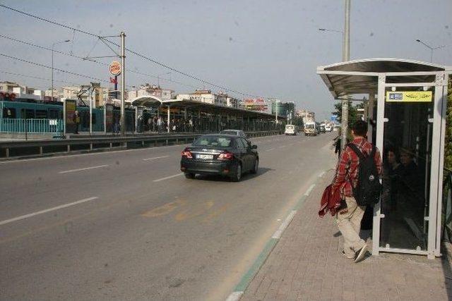 İki Gencin Öldüğü Durak Aynı Yere Konuldu