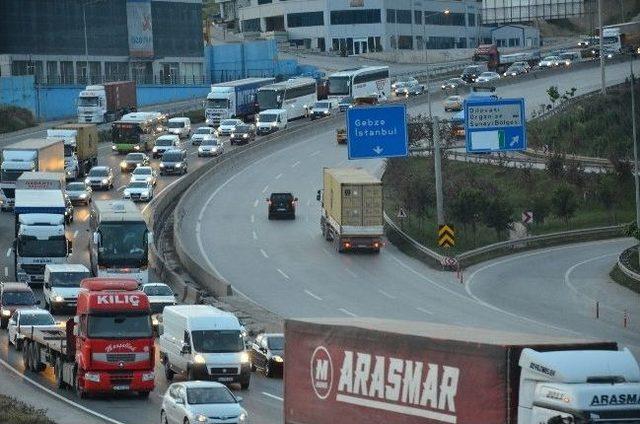 Tem&rsquo;deki Yol Bakım &Ccedil;alışmaları S&uuml;r&uuml;c&uuml;leri İsyan Ettirdi 1