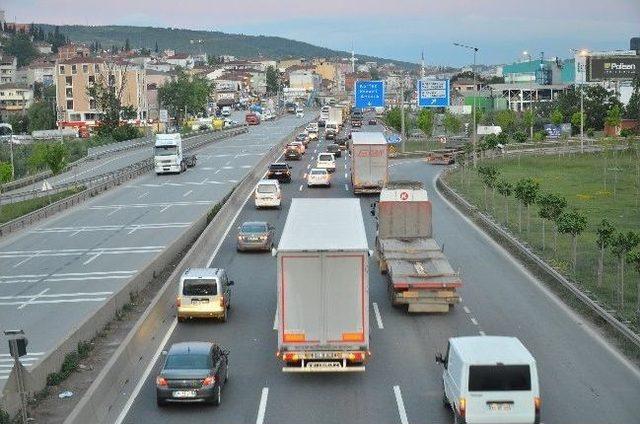 Tem&rsquo;deki Yol Bakım &Ccedil;alışmaları S&uuml;r&uuml;c&uuml;leri İsyan Ettirdi 2