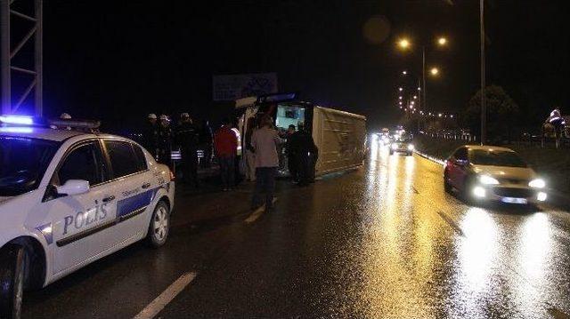 Samsun da Halk Otob&uuml;s&uuml; Devrildi: 1 Yaralı 2