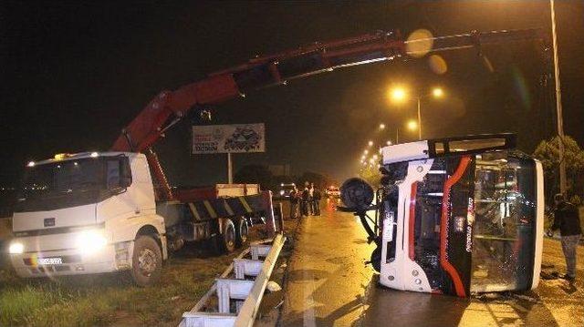 Samsun da Halk Otob&uuml;s&uuml; Devrildi: 1 Yaralı 3