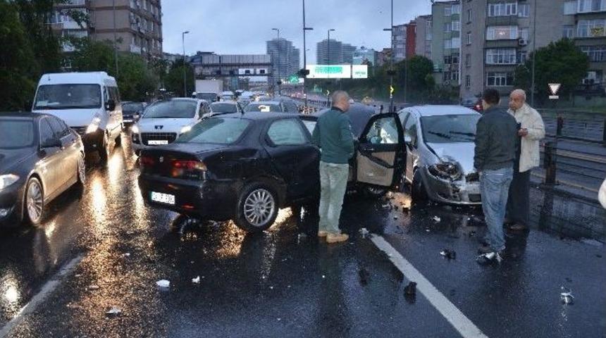 Sağanak Yağış, Kazaları Beraberinde Getirdi
