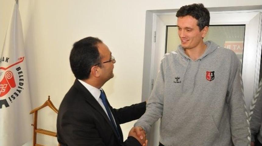 Uşak Belediyesi&rsquo; Nden Uşak Sportif&rsquo; E 150 Bin Tl&rsquo; Lik Destek