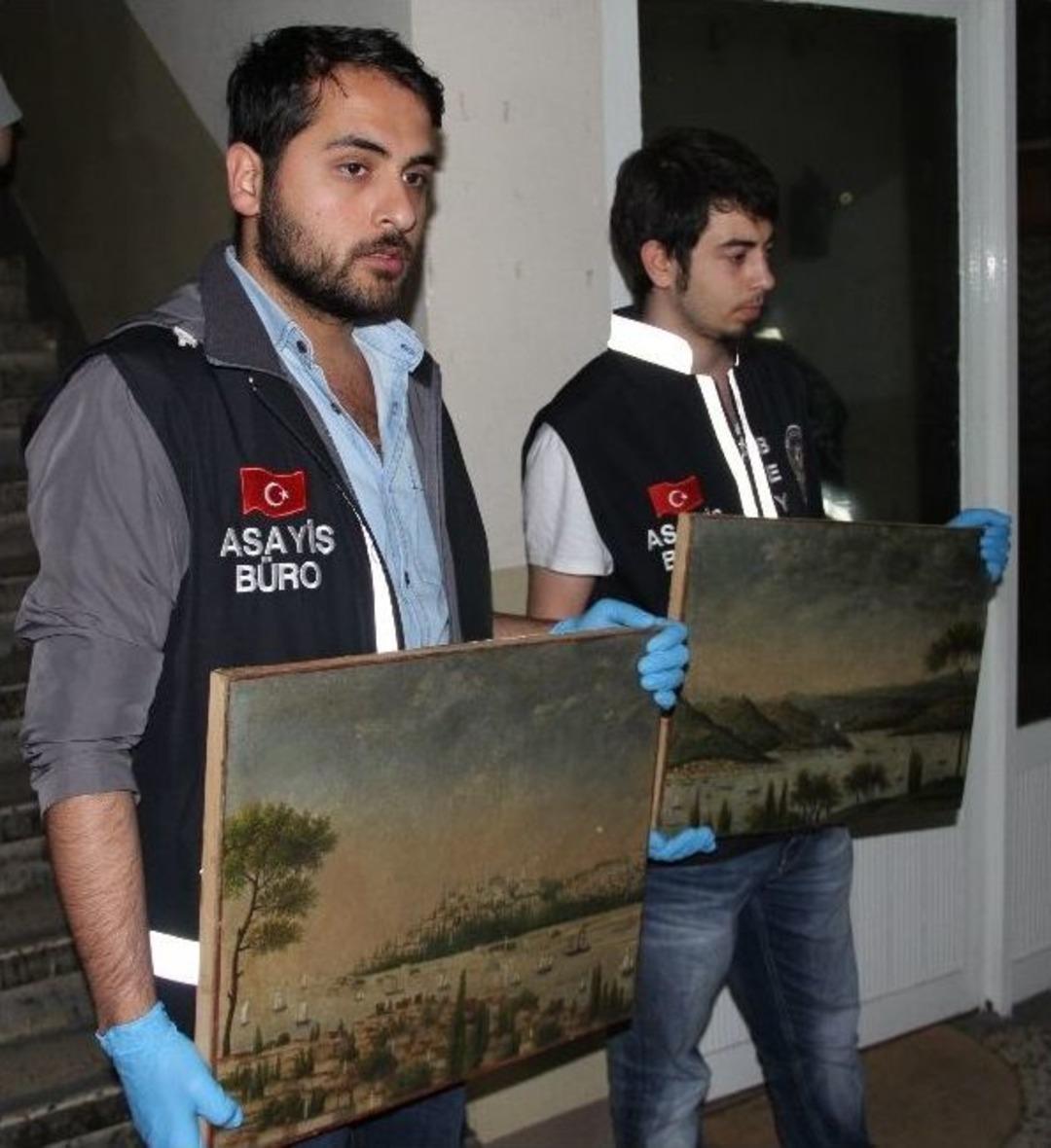 '&ouml;zbekler Tekkesi'nden &Ccedil;alınan Tarihi Eserler, Dolapdere&rsquo;de Ele Ge&ccedil;irildi