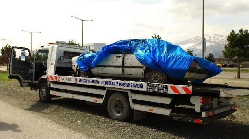 Mahalle Aralarındaki Hurda Ara&ccedil;lar Toplanıyor