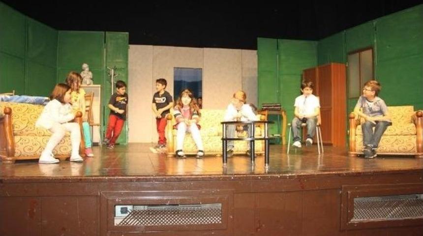 Demirpark Tiyatro Ve Sanat Kul&uuml;b&uuml;n&uuml;n Finali Ger&ccedil;ekleşti