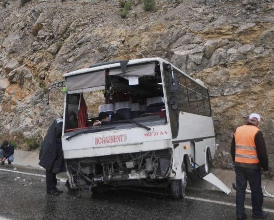 Antalya'da Yağmur Kazaları: 28 Yaralı