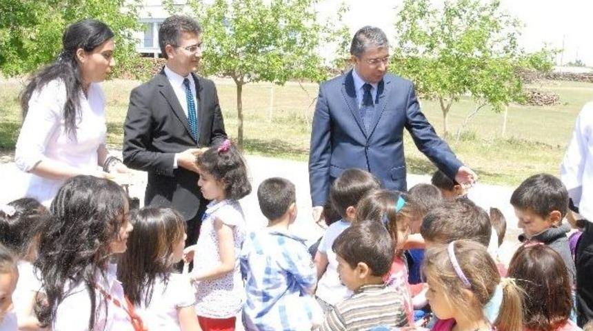 Ana Sınıfı &Ouml;ğrencilerine Oyuncak Dağıtıldı