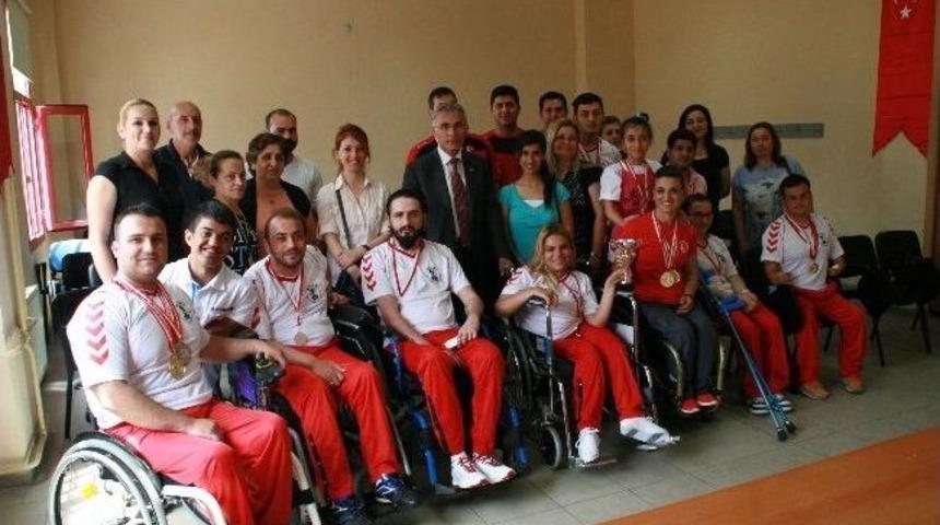 Hadi, Madalyalı &Ouml;zel Sporcuları Kabul Etti