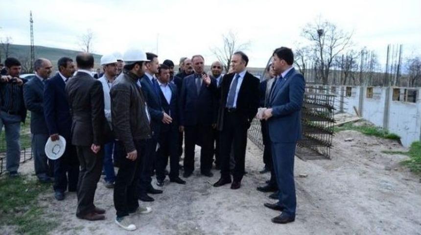 Vali Altıparmak, İnşaatları Başlanılan Eğitim Kurumlarını Gezdi