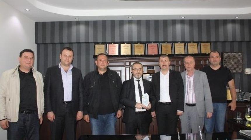 &Ccedil;imder&rsquo;den Kurucu &Uuml;yelere Plaket