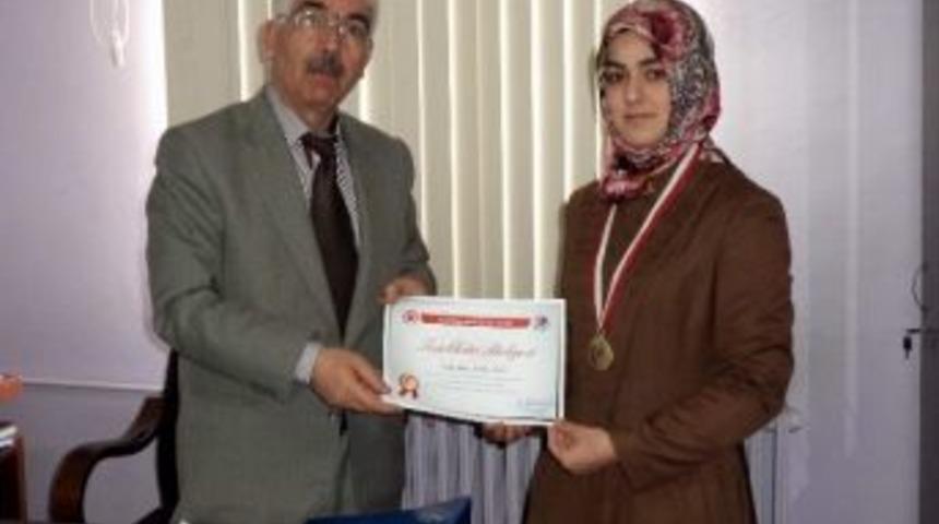 Kız İmam Hatip Lisesi &Ouml;ğrencisinden Matematik Olimpiyatlarında B&uuml;y&uuml;k Başarı