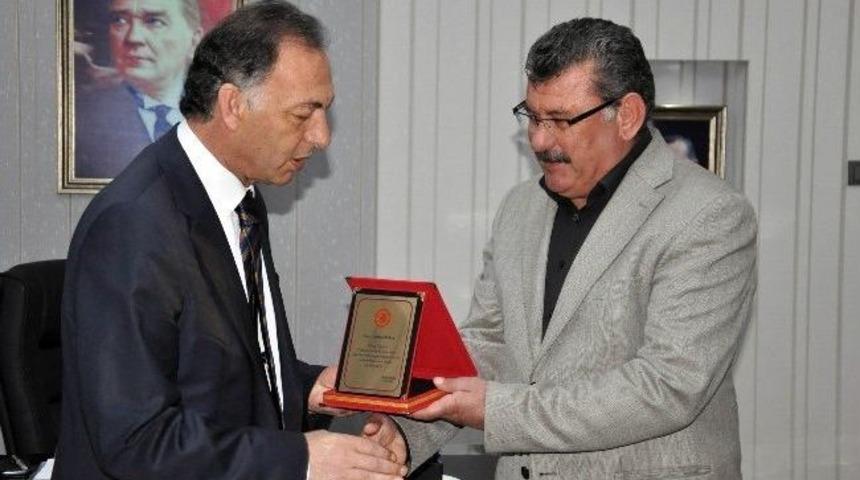 Akşehir&rsquo;de Yılın Şof&ouml;r&uuml;ne Plaket