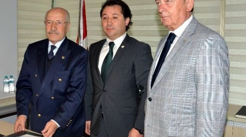 Mestan, Adaylık Başvurusunu Yaptı Ve Bursaspor'a 50 Bin Lira Bağışta Bulundu
