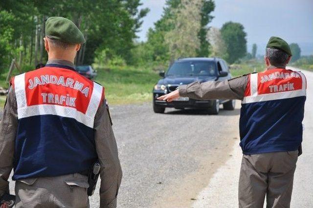 Jandarmadan Sürücülere Ceza Yerine Hediye