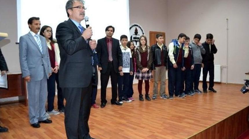 Gen&ccedil; Tiyatroculara &Ouml;d&uuml;l Verildi