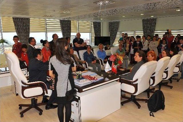 Comenius Programı Kapsamında Trabzon’a Gelen Öğrencileri, Başkan Genç Makamında Ağırladı