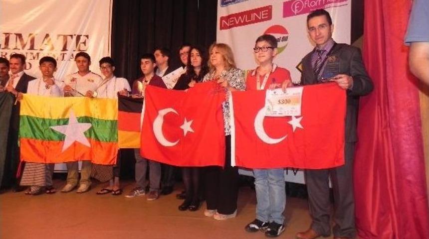 &Ouml;zel Nil&uuml;fer Safvet Koleji D&uuml;nya İle Yarışıyor