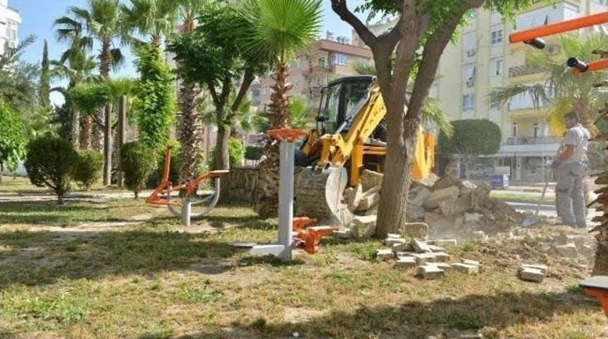 Konyaaltı&rsquo;nda Parklarda Revize &Ccedil;alışmaları Devam Ediyor