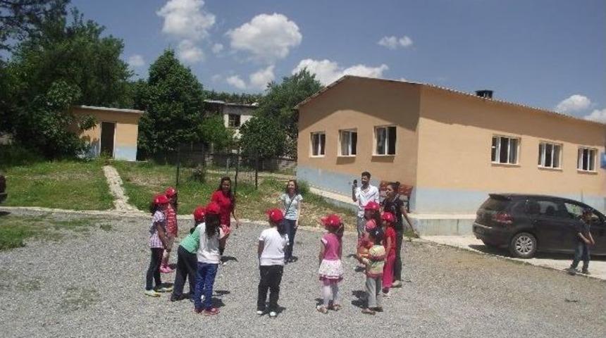 Manavgat Meslek Y&uuml;ksekokulundan İlkokul &Ouml;ğrencilerine Yardım