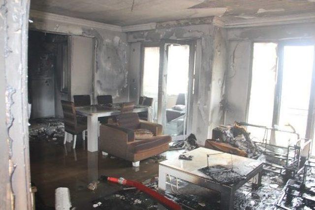 5. Kattaki Yangını 42 Metrelik İtfaiye Aracı Söndürdü 1