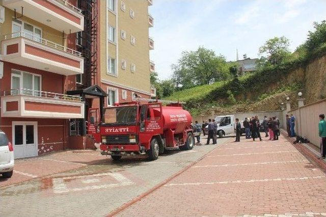 5. Kattaki Yangını 42 Metrelik İtfaiye Aracı Söndürdü 2