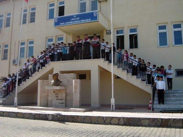 Akbüklü Öğrencilerden Jandarmaya Anlamlı Ziyaret 1