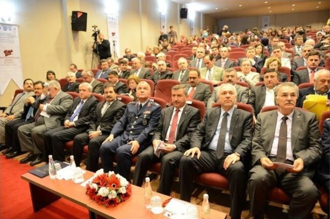 K&uuml;tahya'da 'uluslararası Batı Anadolu Beylikleri Tarih, K&uuml;lt&uuml;r Ve Medeniyeti' Sempozyumu
