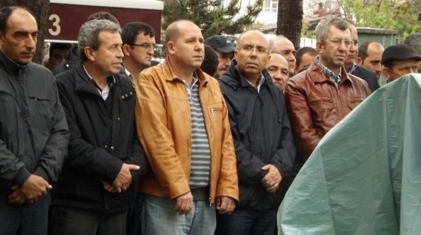 Balyoz Tutuklusu Tuğamiral Taylan, Kayınvalidesinin Cenaze T&ouml;renine Katıldı