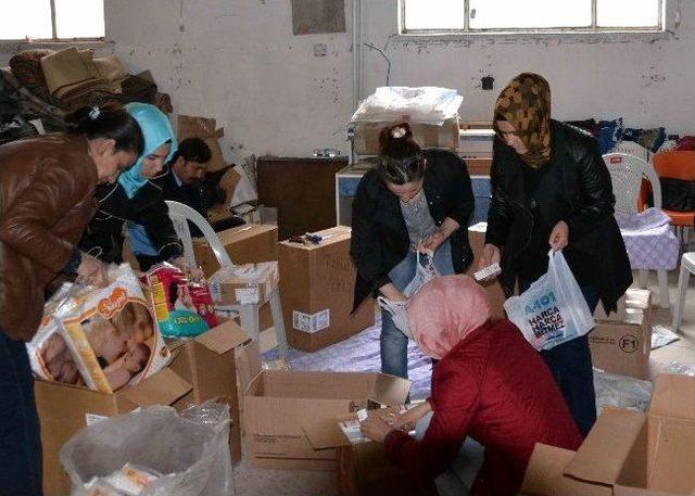 Simav&rsquo;dan Suriye&rsquo;ye Kamyon Dolusu İnsani Yardım Malzemesi 1