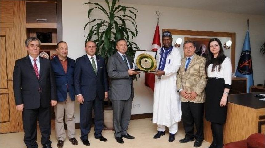 Nijeryab&uuml;y&uuml;kel&ccedil;isinden A&uuml; Rekt&ouml;r&uuml; Kurtcephe&rsquo;ye Bilimsel İşbirliği Ziyareti