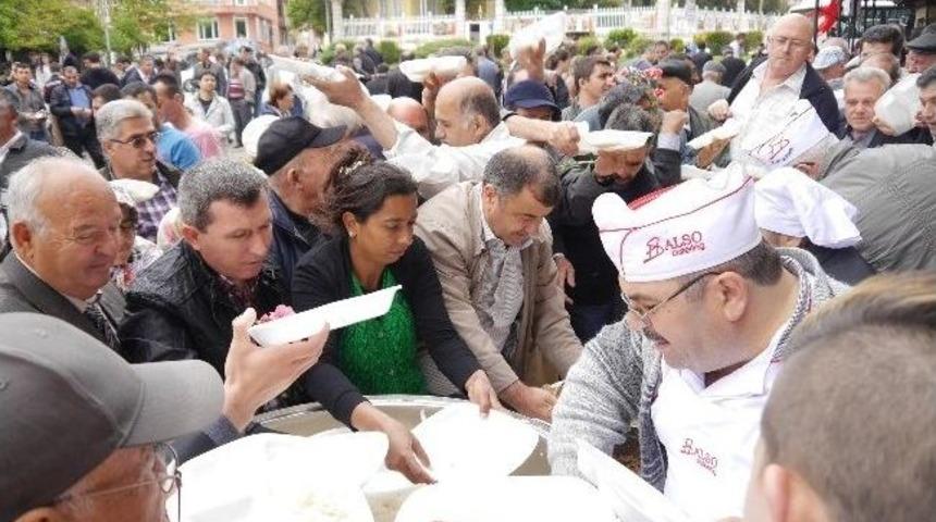 Edirne'de 'pilav-ayran' İzdihamı