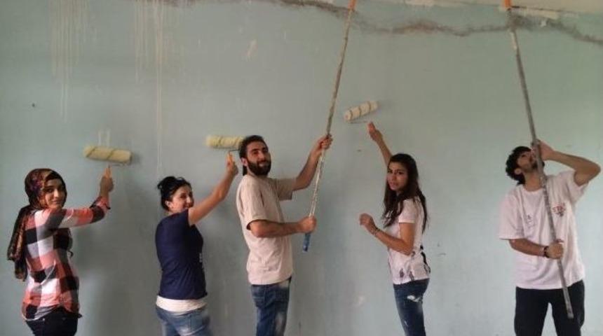 Tarih Yaşam Topluluğu Sason'da Okul Boyadı